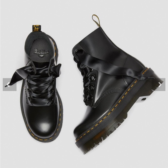 ⭐️SALE⭐️ Dr. Martens Molly Platform Boots - Picture 3 of 9